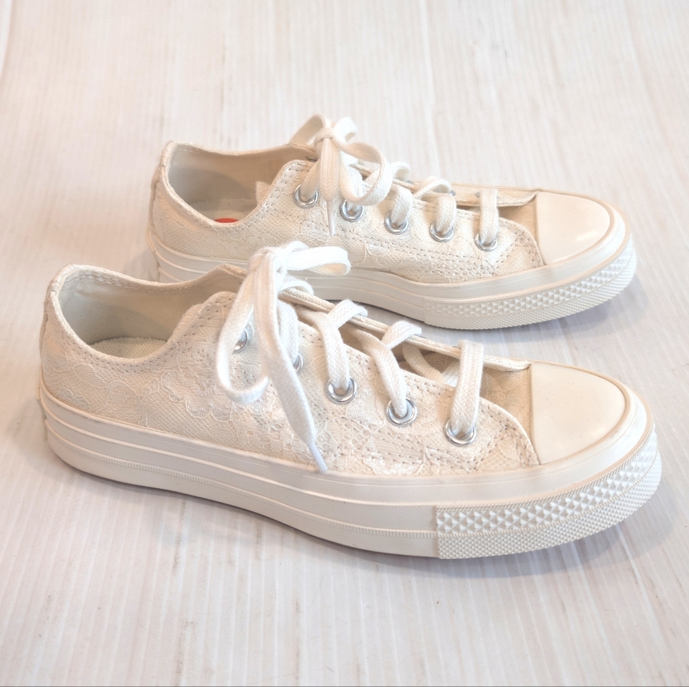 CONVERSE Chuck Taylor Women's White Lace Sneakers Size 5.5